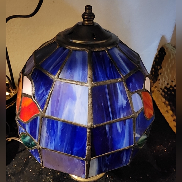 ❤️SOLD❤️ Tiffany Style Stained Glass Accent Table Lamp Tulips! - Picture 6 of 8